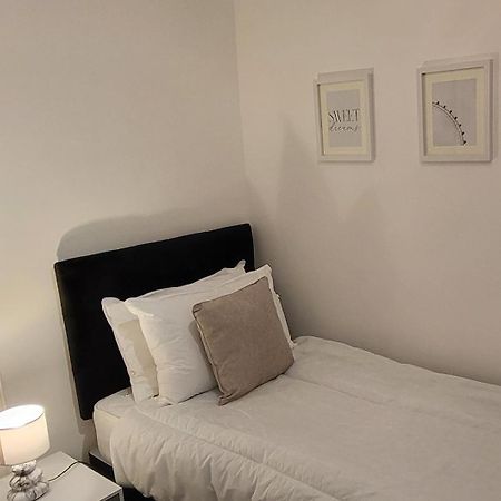 Stunning 2 Bedroom Apartment In Canary Wharf - Morland Apartments London Værelse billede