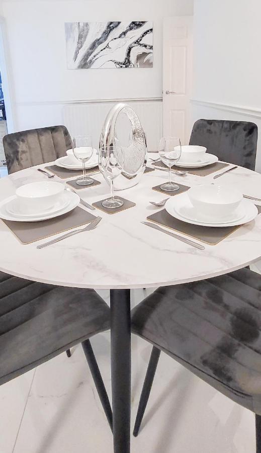 Stunning 2 Bedroom Apartment In Canary Wharf - Morland Apartments London Eksteriør billede