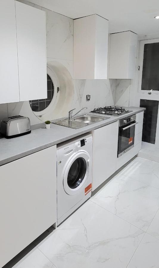 Stunning 2 Bedroom Apartment In Canary Wharf - Morland Apartments London Eksteriør billede